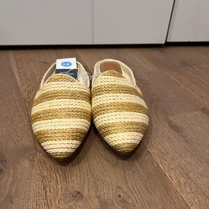 Universal Thread Striped Slippers - Cream and Tan